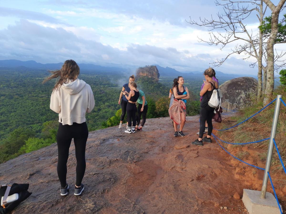 Ruk Sewana Villa Tree House Sigiriya Esterno foto